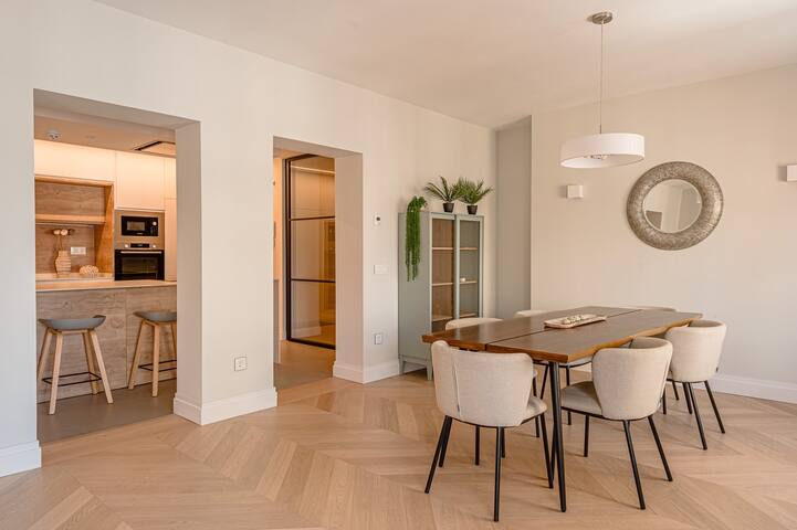 Stunning 8 pax apartment close to Puerta del Sol gallery image 4