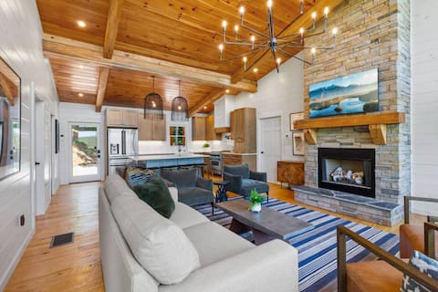 Top Airbnb: Summer Escape: View, HotTub, FirePit, EV in Mc Caysville