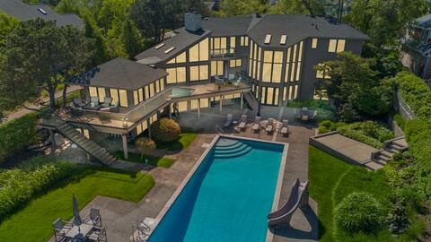 Lux Lakefront Vacay Home-Hot tub,Pool,Decks,Views