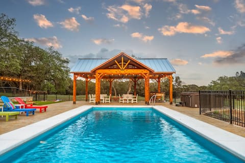 Luxury in Wimberley | Pool+Pickleball+Party Barn