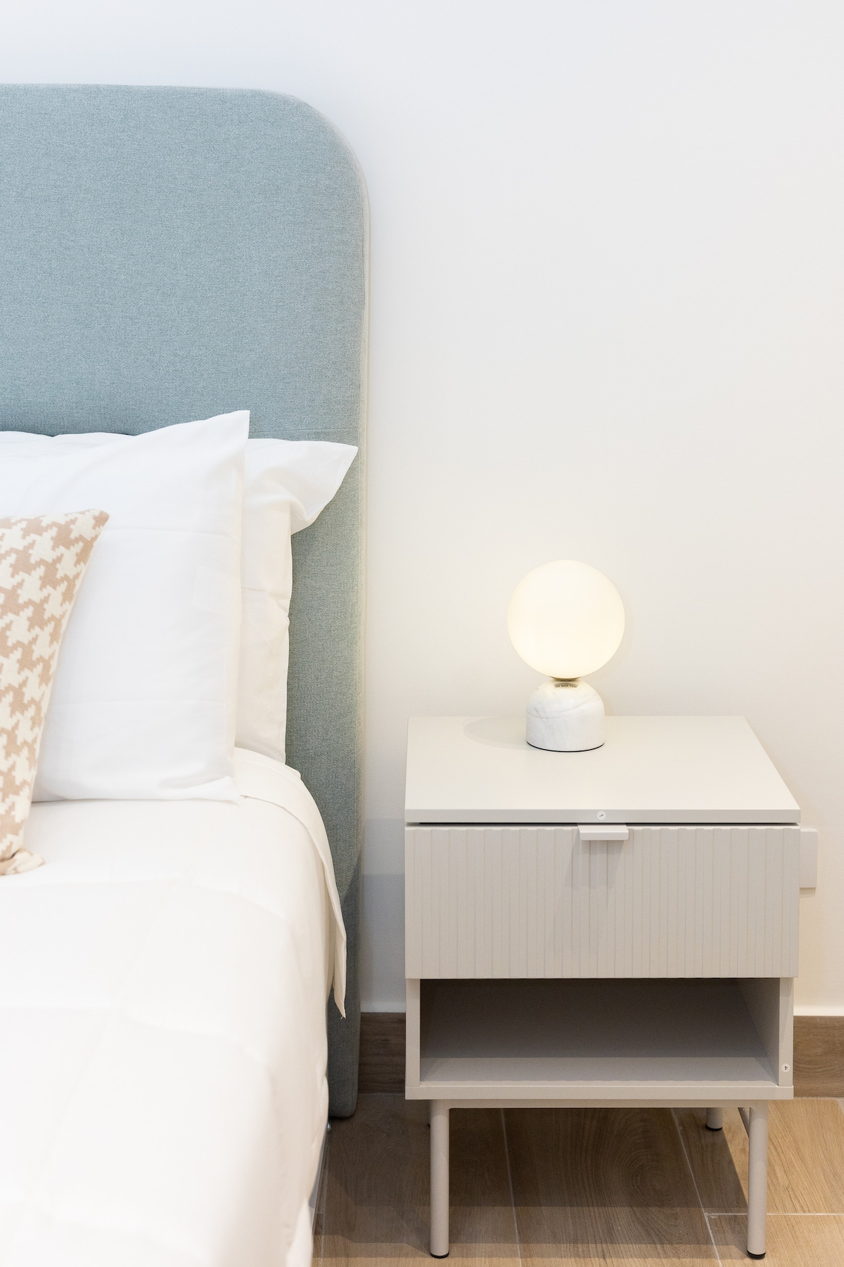 Detalles decorativos de la habitacion /Maelezo ya mapambo ya chumba 