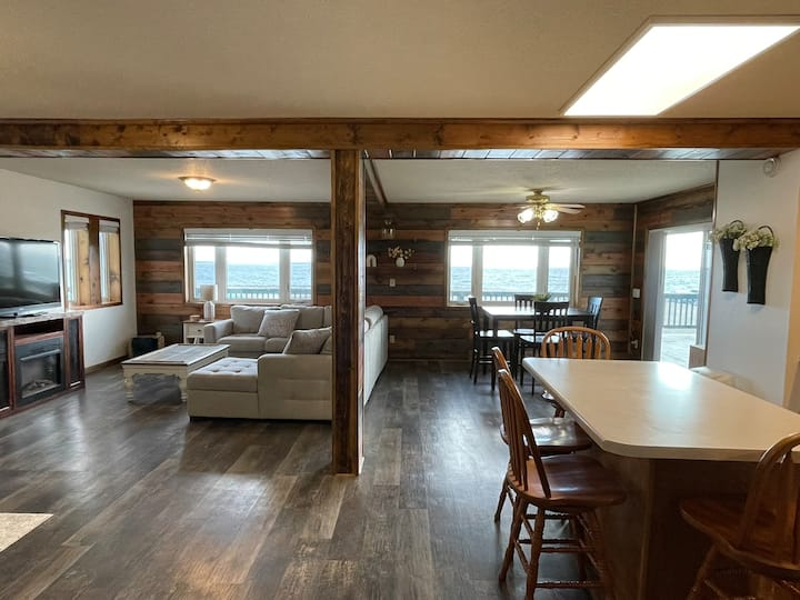 Ackerman Lakeside - 3 Story, 4B, 3B - Hovde Resort