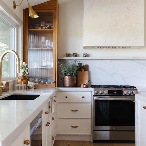 The White House: Cozy Escape