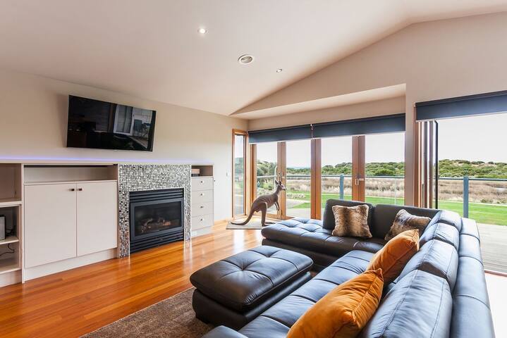 Esplanade Frontage 219a gallery image 4