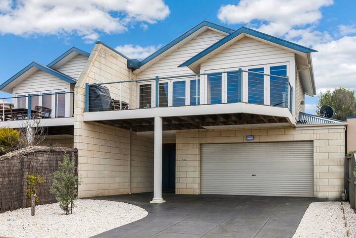 Esplanade Frontage 219a gallery image 2