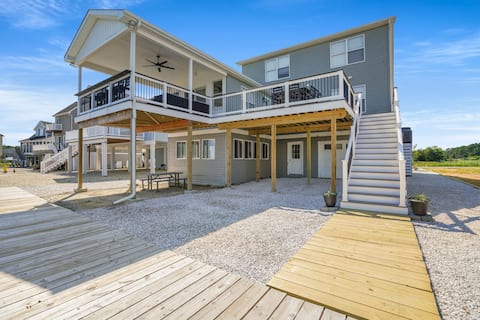 4 BR, Game Room, Waterfront, Pools