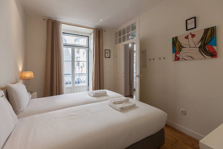 FLH Bairro Alto Spacious Apartment gallery image 3