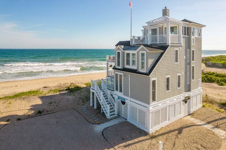 Luxury Beachfront Home in Green Hill, sleeps 10