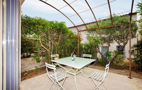 Lovely home in Saint-Laurent-De-La-Cabrerisse