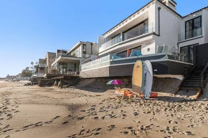Beachfront – Contemp w/ Open Layout, Lg Deck & Spa gallery image 2