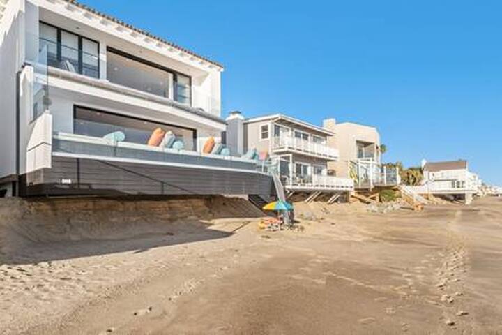 Beachfront – Contemp w/ Open Layout, Lg Deck & Spa gallery image 3