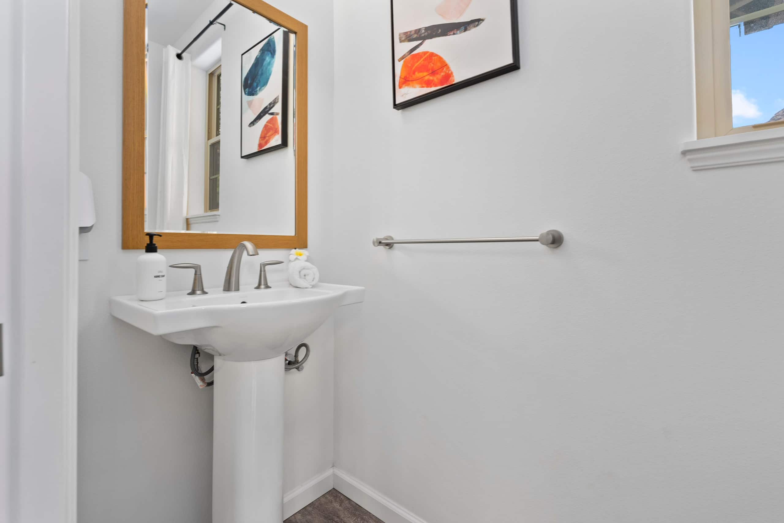 Home in Waianae · ★4.82 · 3 bedrooms · 4 beds · 2.5 private baths - Image 19