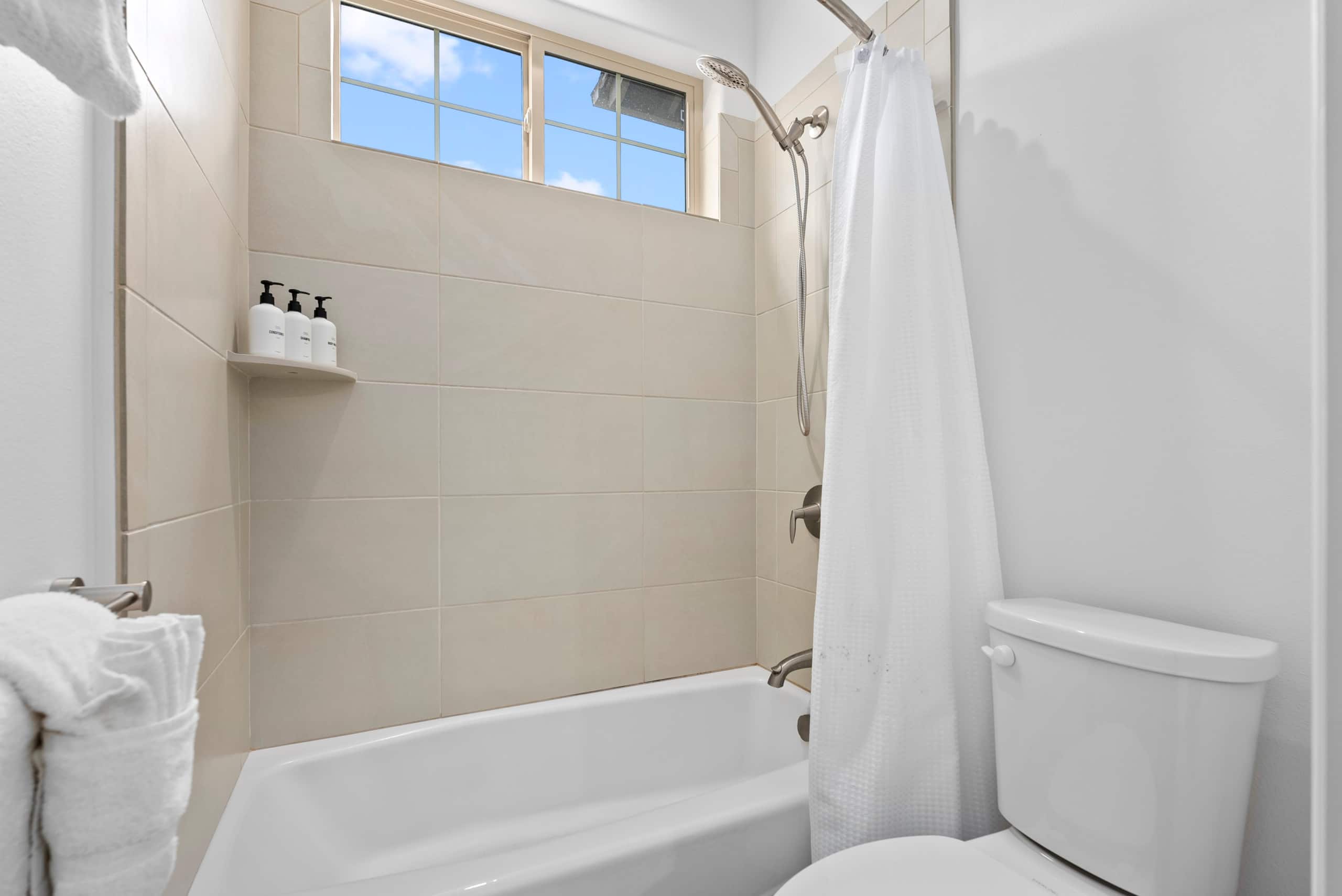 Home in Waianae · ★4.82 · 3 bedrooms · 4 beds · 2.5 private baths - Image 20