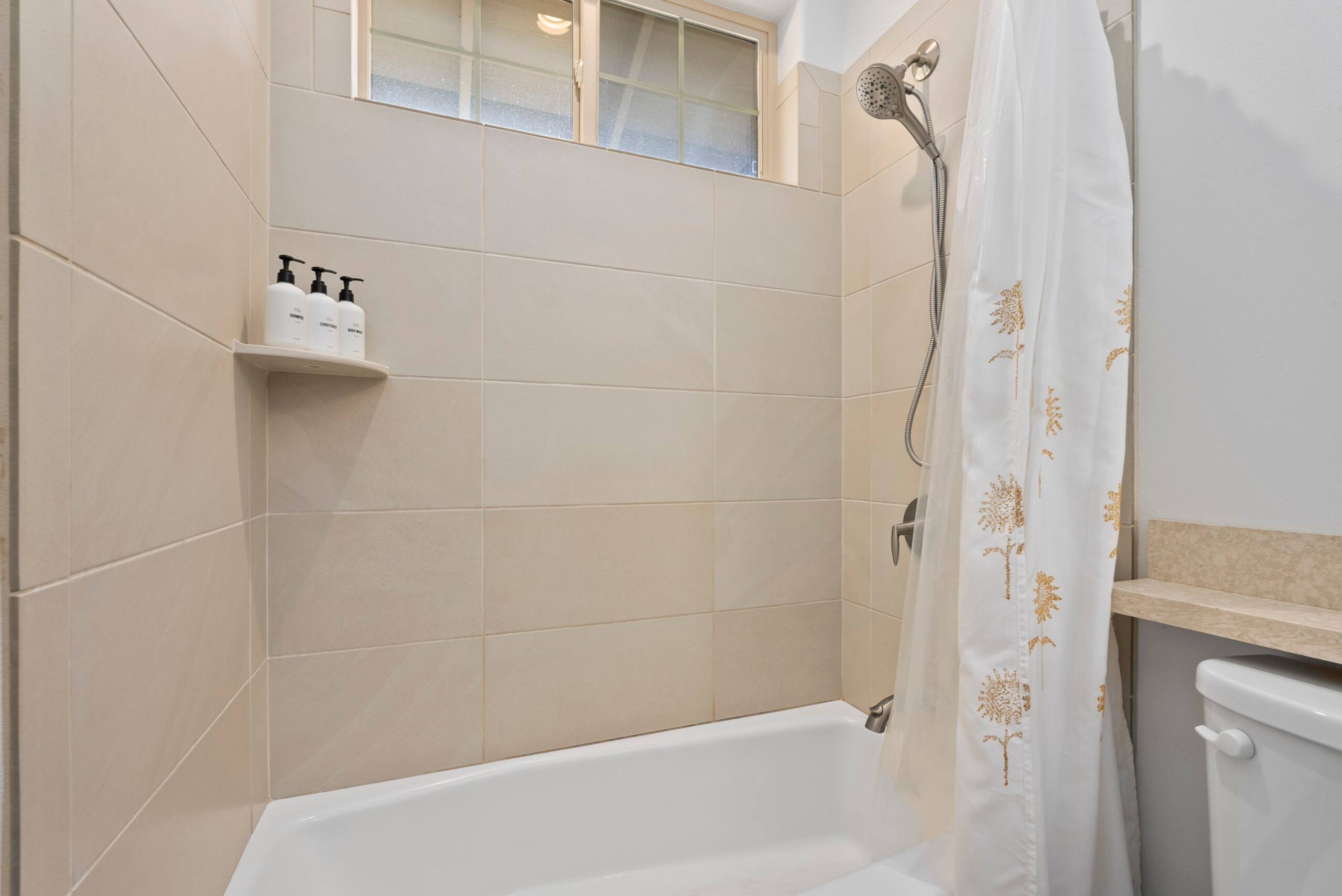 Home in Waianae · ★4.82 · 3 bedrooms · 4 beds · 2.5 private baths - Image 51