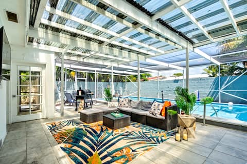 Beachside Poolhouse w/ Game Room + Bikes + Grill
