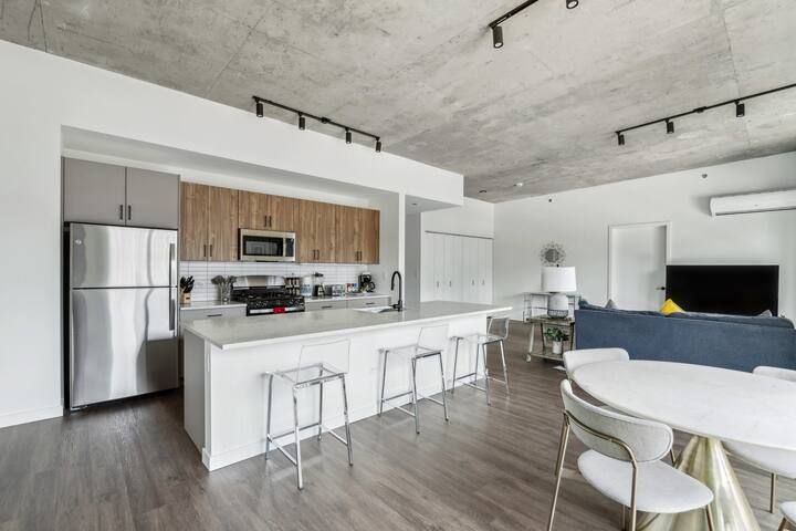 3BR Luxury Modern Apartment gallery image 3