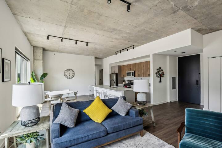 3BR Luxury Modern Apartment gallery image 2