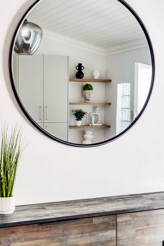 High-End Splendor at Horak Penthouse gallery image 4