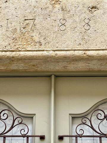 Holiday rental townhouse with swimming pool in Beg gallery image 2