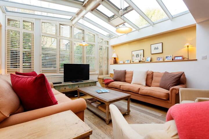 Holland Park Townhouse by Veeve gallery image 3