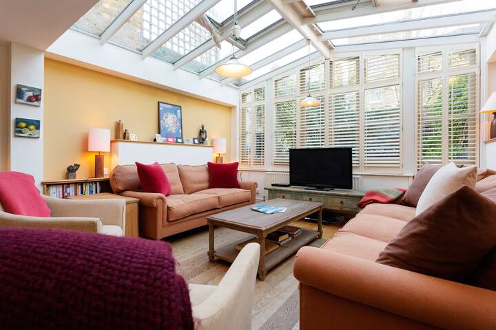 Holland Park Townhouse by Veeve