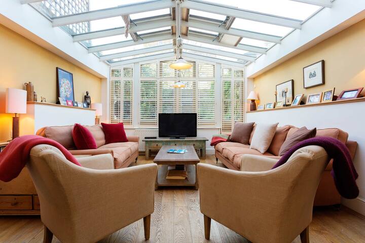 Holland Park Townhouse by Veeve gallery image 2