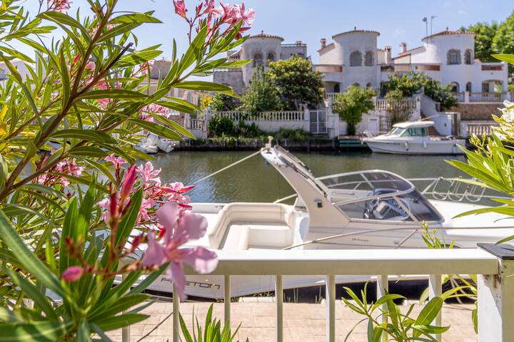 Jouvacations Villa 2 Freser with shared pool gallery image 3