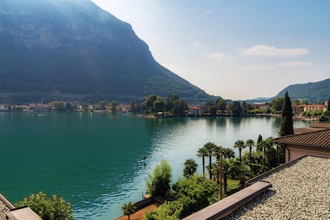 Flat outdoor area by the lake (Rivalago Apt.)