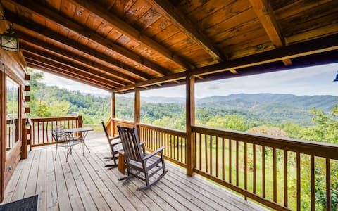 Journey's End - Mountain views from your hot tub!