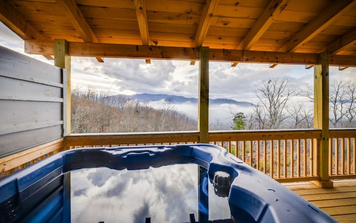 The Homestead - Mountain views from your hot tub! - Cabins for