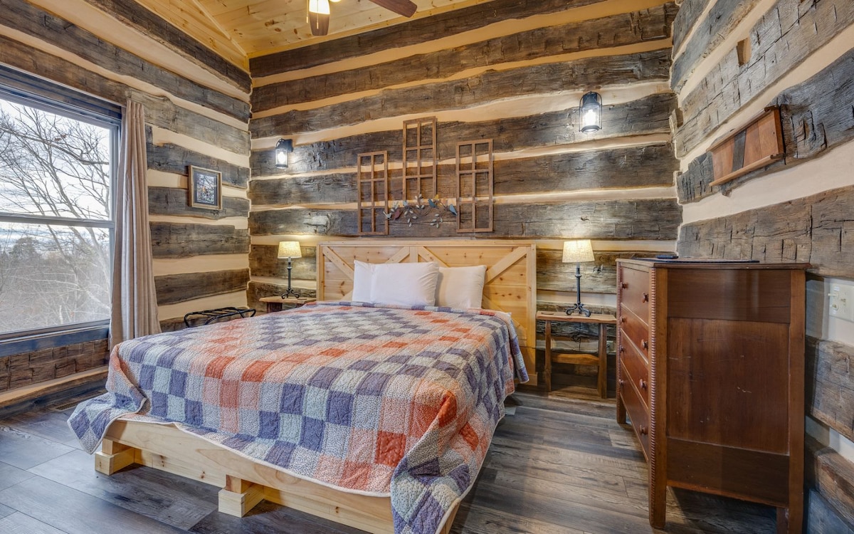 The Homestead - Mountain views from your hot tub! - Cabins for