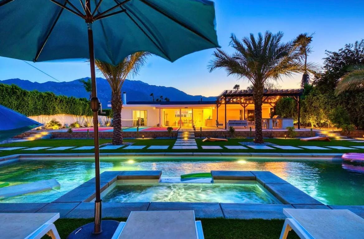 Tickled Pink-4 Bedroom Home with Pickleball Court