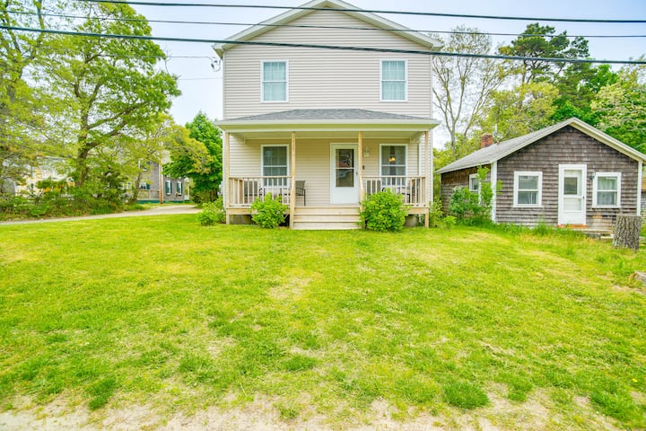 Martha’s Vineyard Home: Walk to Oak Bluffs Beach! - Houses for