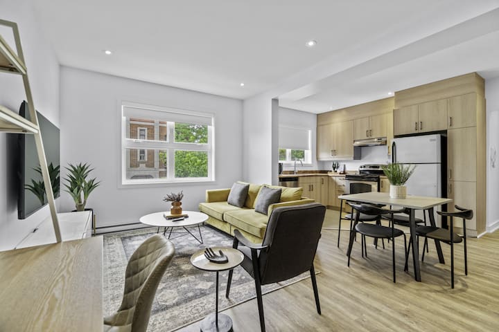 Stylish 2-Bedroom Haven by Jean Talon Market