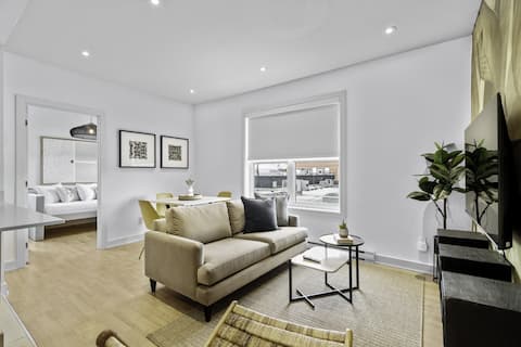 Popular Airbnb listing: Renovated 2-Bedroom Haven by Jean Talon Market in Villeray–Saint Michel–Parc Extension