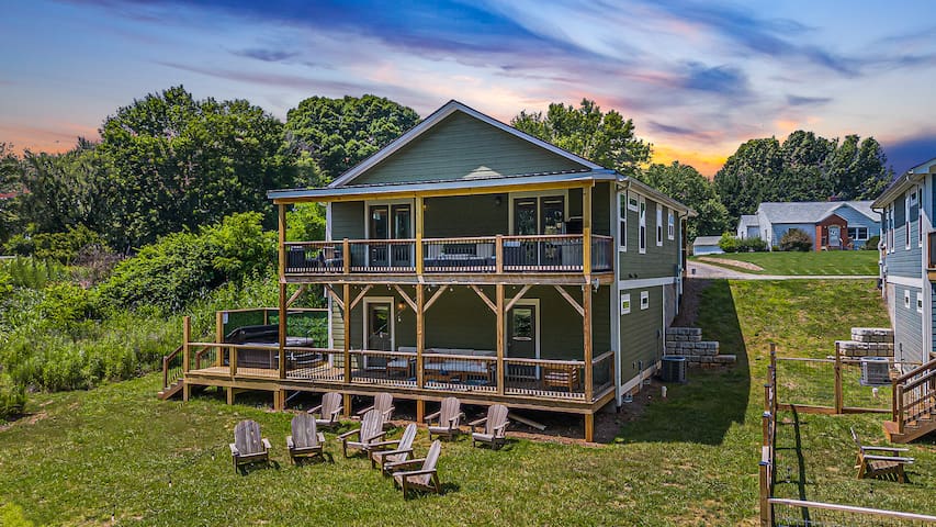 Sleeps 14, Pets, Fire-Pit, Spa, GameRoom, By DWTN! gallery image 2