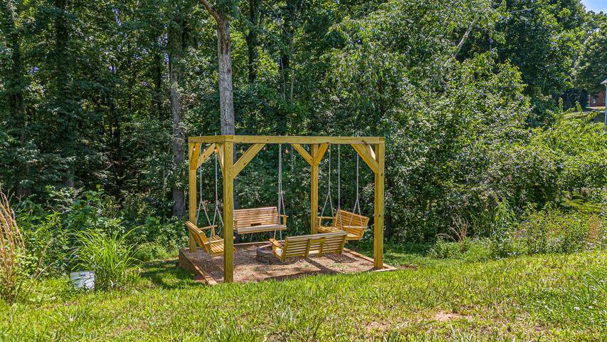 Sleeps 14, Pets, Fire-Pit, Spa, GameRoom, By DWTN! gallery image 5