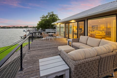 Sunrise Shores: Luxury home on open water