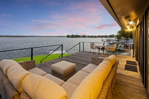 Sunrise Shores: Hot Tub, Boat Lift, & Open Water