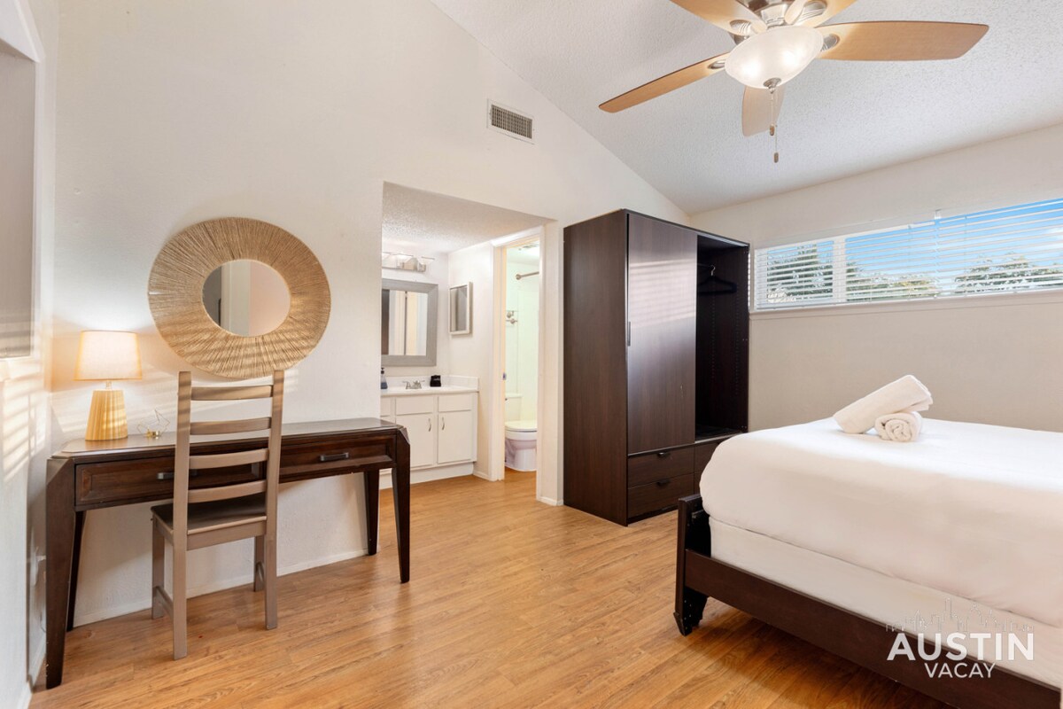 Waterfront Loft w/ Pool + Park Views and Balcony