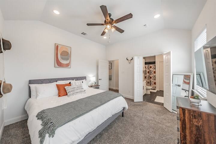 Cowtown Casita – close to Stockyards, Billy Bob’s gallery image 5