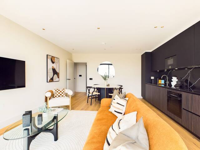 Modern St Pancras Apartment with Large Balcony gallery image 5