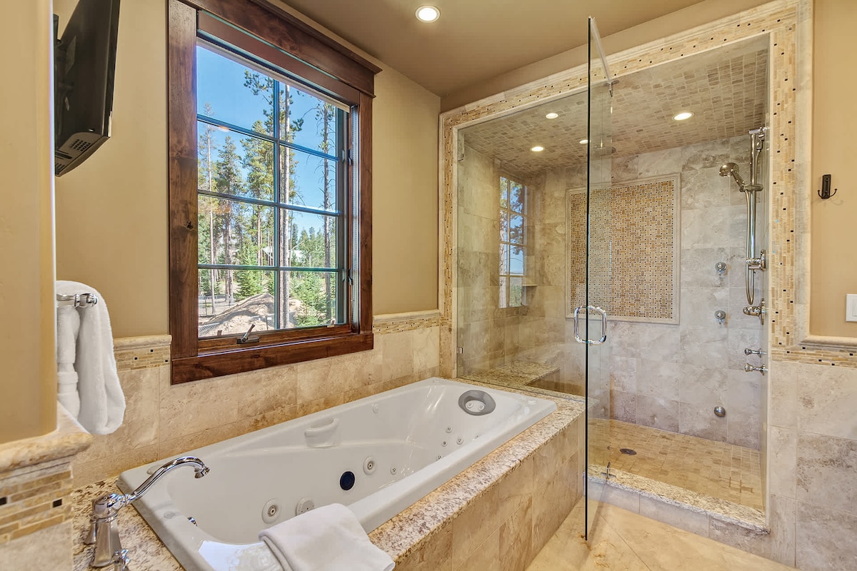 Gorgeous Home w/ Fire Pit, Walk to Ski Lifts!