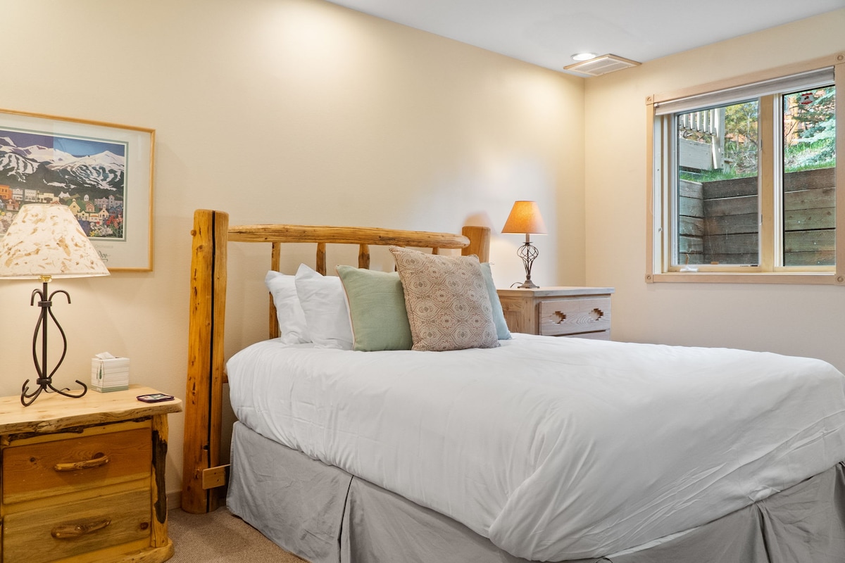 Dormitorio 5: cama tamaño king, piso inferior.