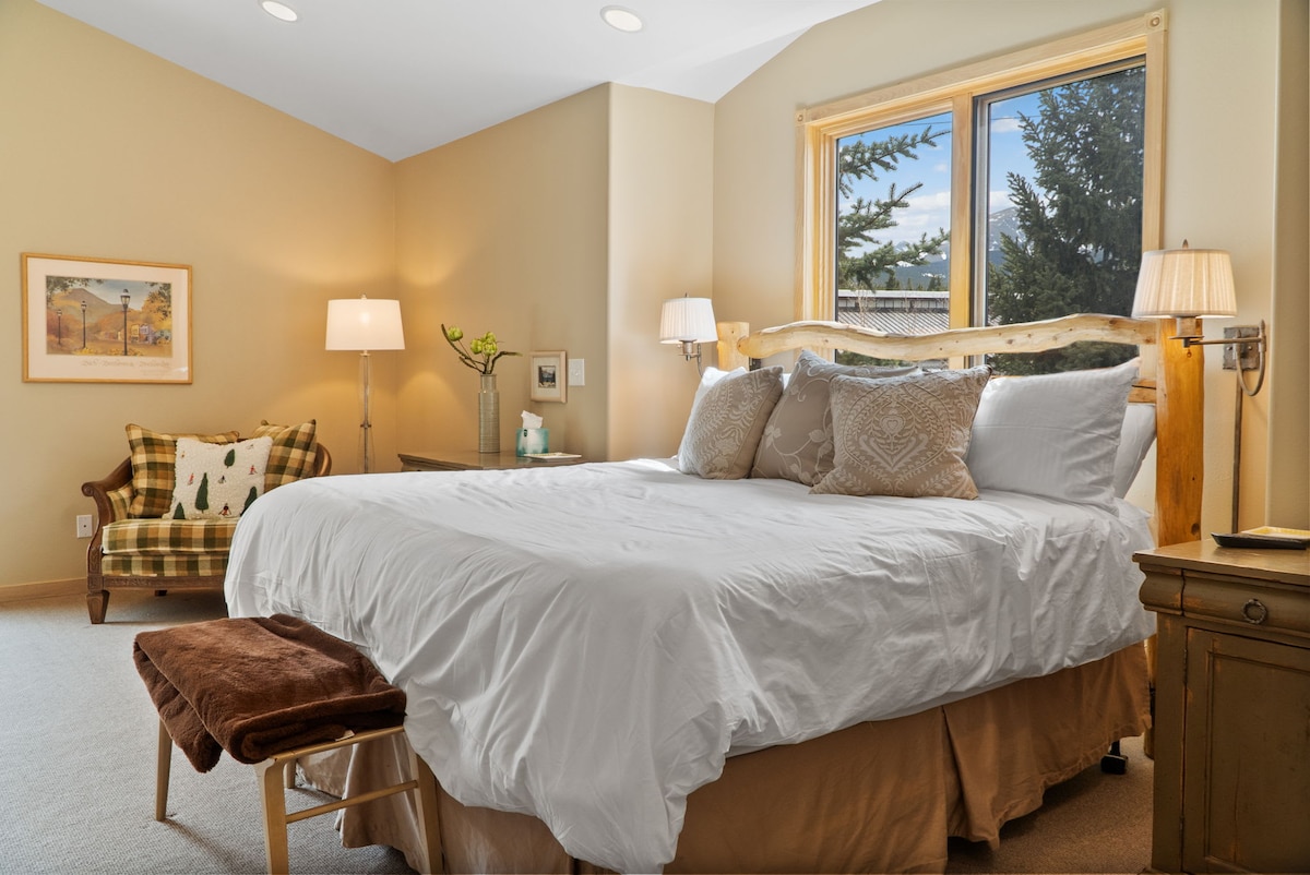 Habitación 2: cama king, piso superior