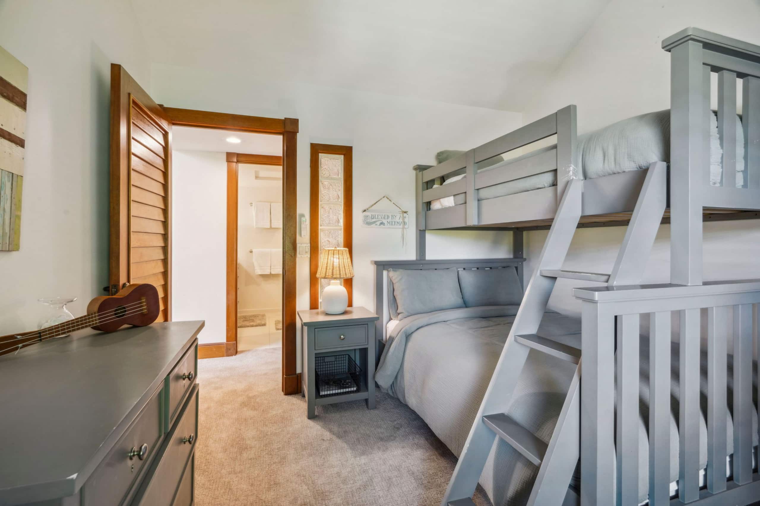 Home in Princeville · ★4.84 · 3 bedrooms · 5 beds · 2.5 private baths - Image 38