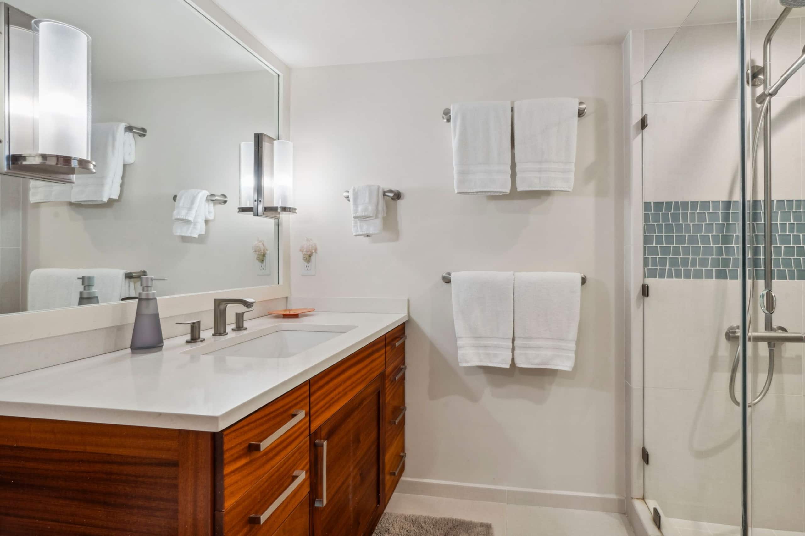 Home in Princeville · ★4.84 · 3 bedrooms · 5 beds · 2.5 private baths - Image 37