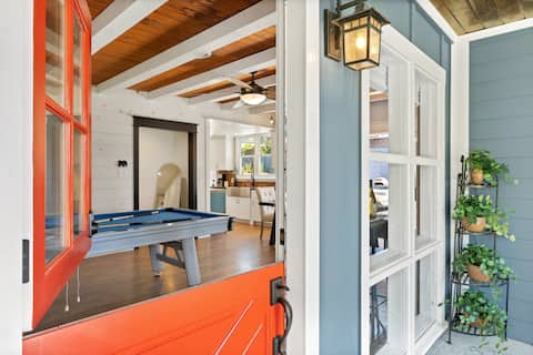 Family Farmhouse, Hot Tub, Putting Green & More!