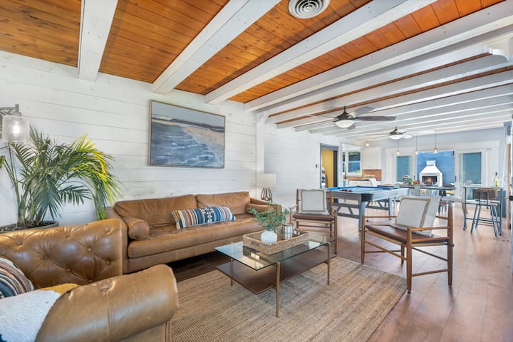 Family Farmhouse, Hot Tub, Putting Green & More! - Santa Paula, CA