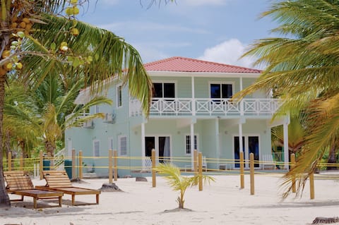 Large Family Suite: Beach Access & 2 Bedrooms